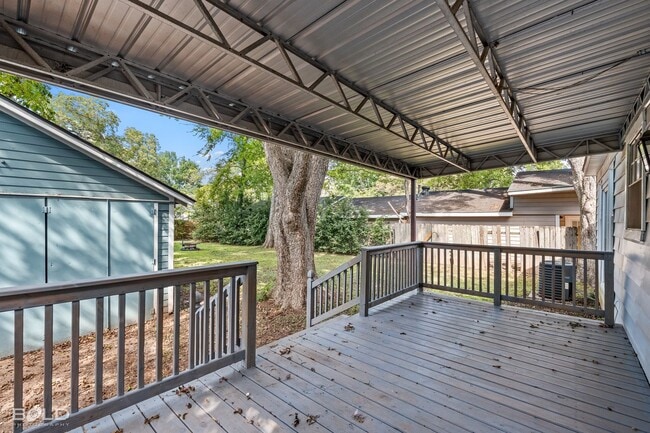 Building Photo - Check Out this 3 bed 2 bath!!