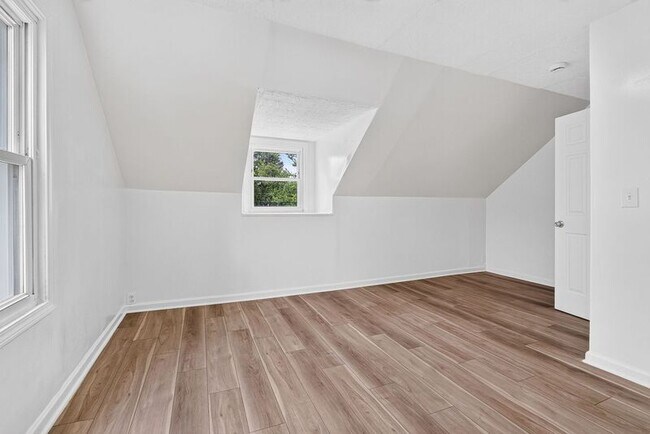Building Photo - 176 Robinwood Ave