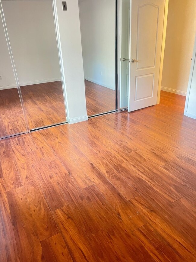 Building Photo - Great One Bedroom Condo w/ A/C