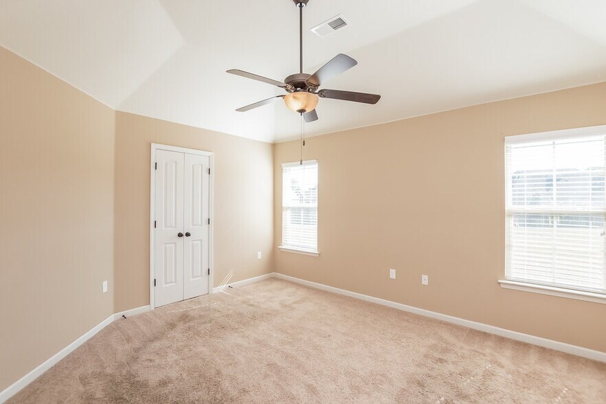 Building Photo - 2729 Miner Cove