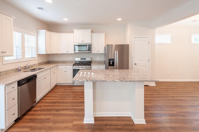 Building Photo - 220 Carvel Trl