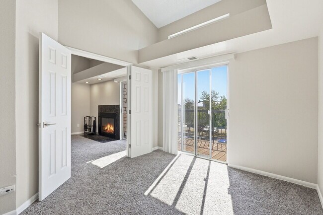Building Photo - $1,740.95 - 2 bed/1 bath, cozy Denver Condo!
