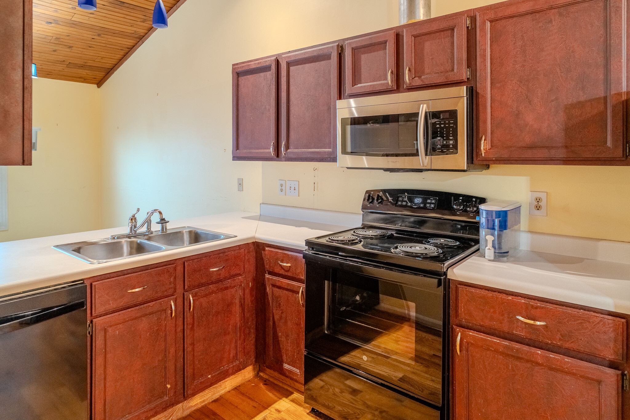 Kitchen - 3408 Springlake Dr