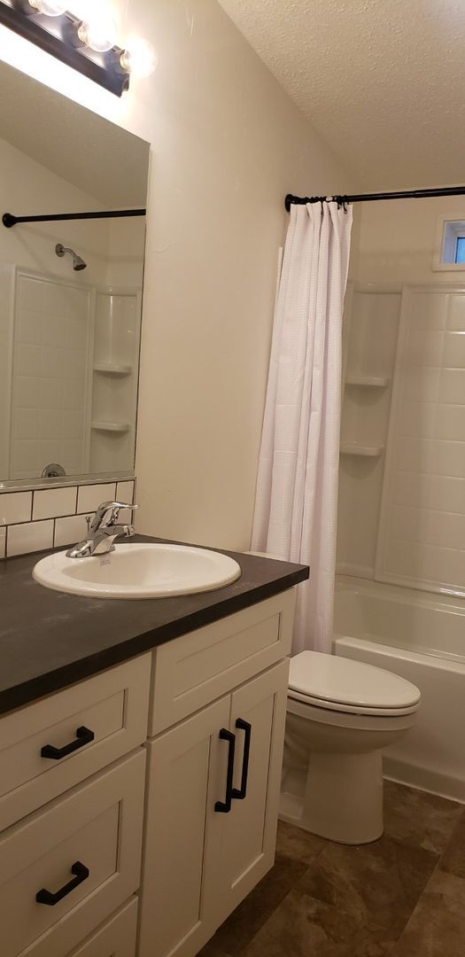 Building Photo - Beautiful 3-Bedroom Home with Bonus Room, ...