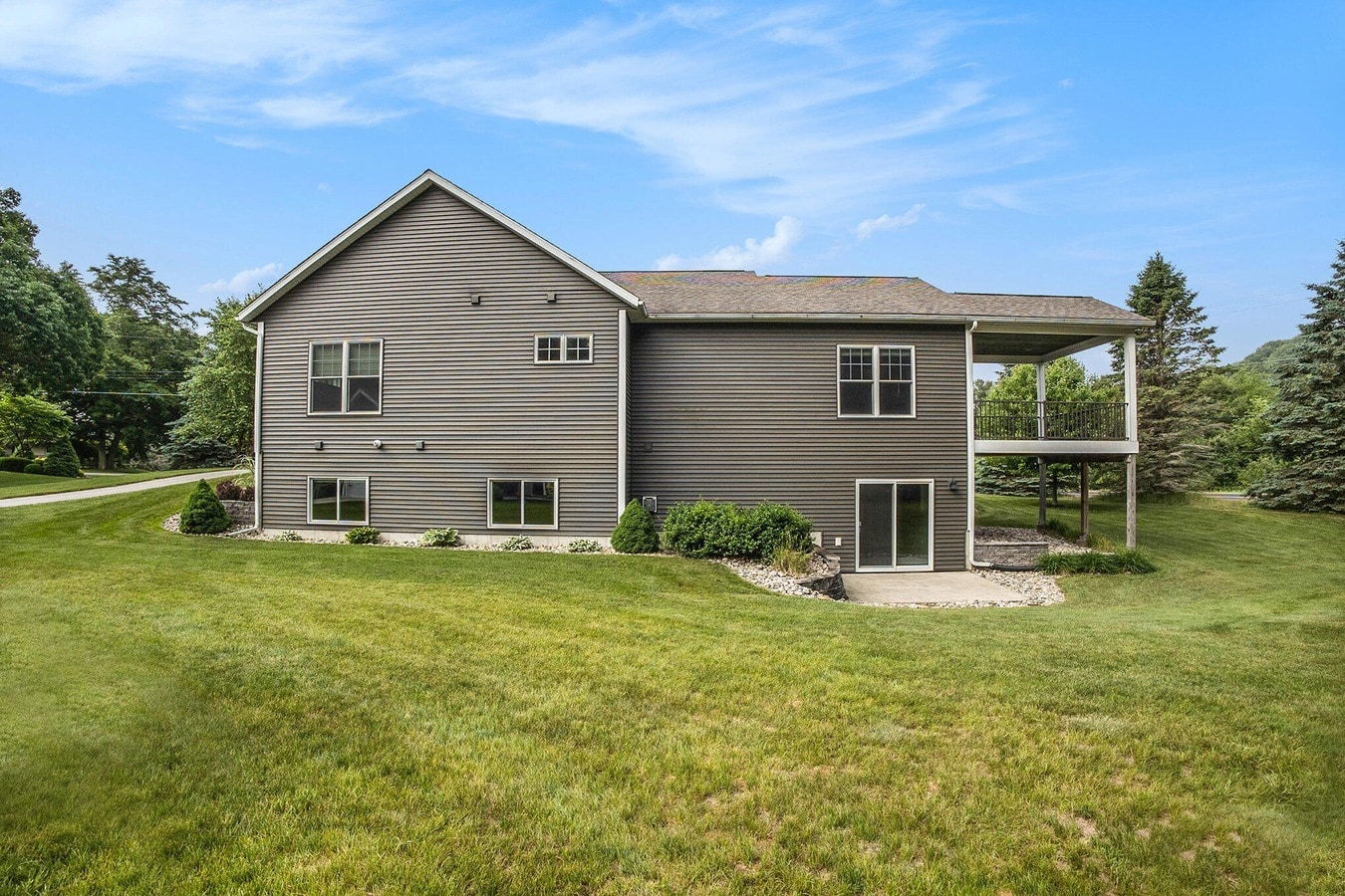 Rear view - 1398 N Lakeshore Dr