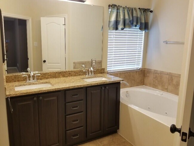 Building Photo - 208 Morgan Isle Ln