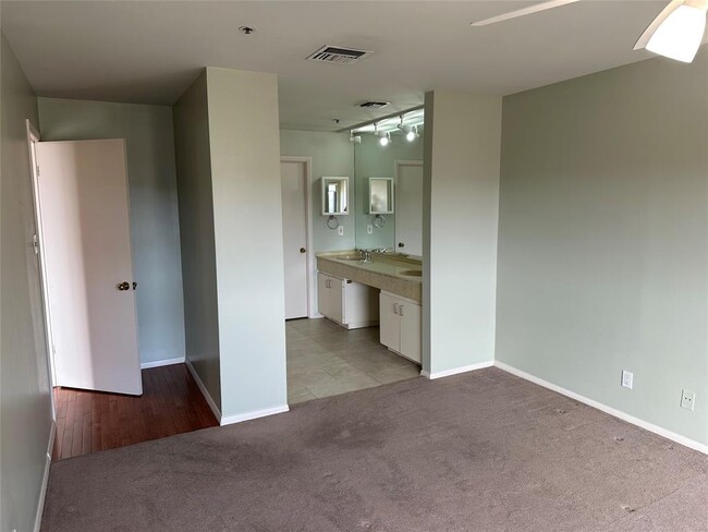 Building Photo - 40 N Interstate Hwy 35