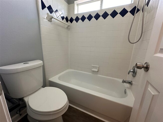 Building Photo - 6810 Crystal Point Dr