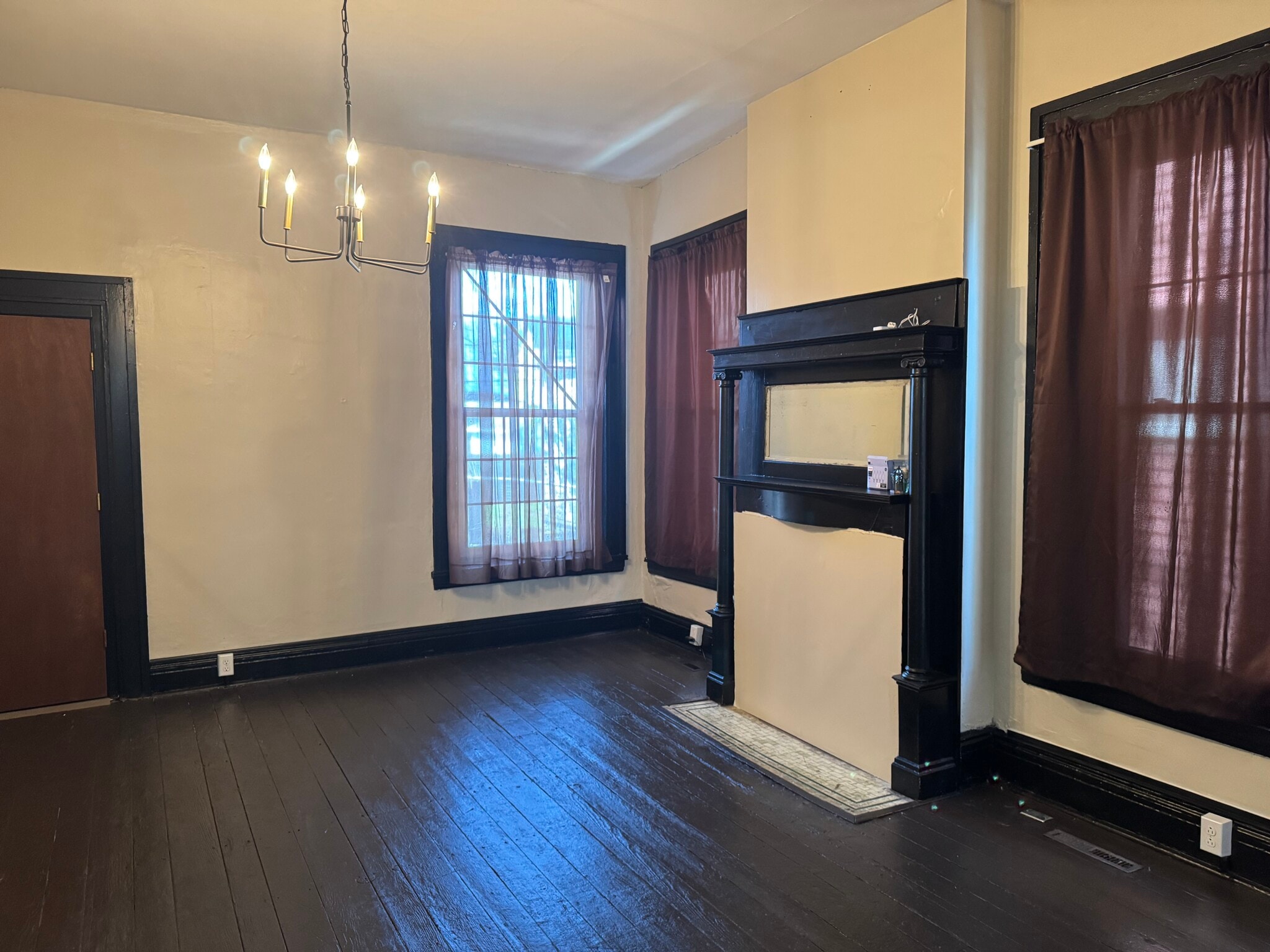 Building Photo - 313 S Penn St