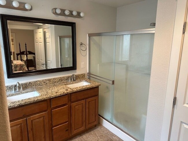 Building Photo - 3 Bed, 2 Bath, # Car Garage Home!