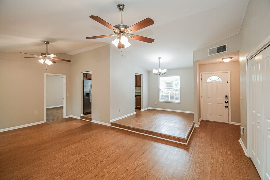 Building Photo - 3709 Foxcroft Rd