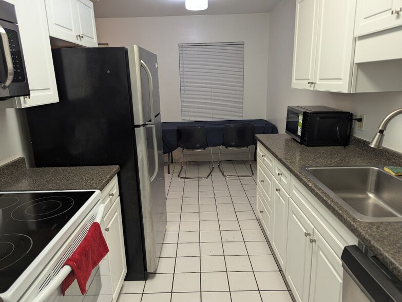 Building Photo - 3600 SW 23rd St