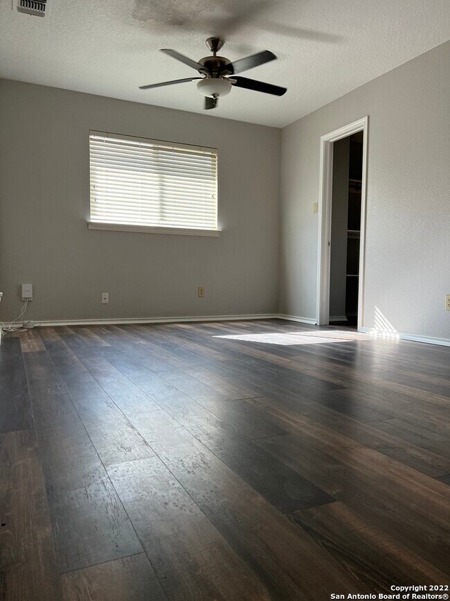 Building Photo - 4006 Legend Creek Dr