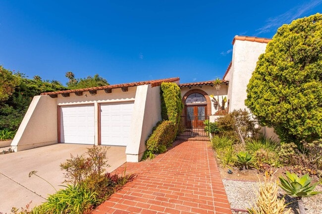 Building Photo - 3636 Malibu Country Dr