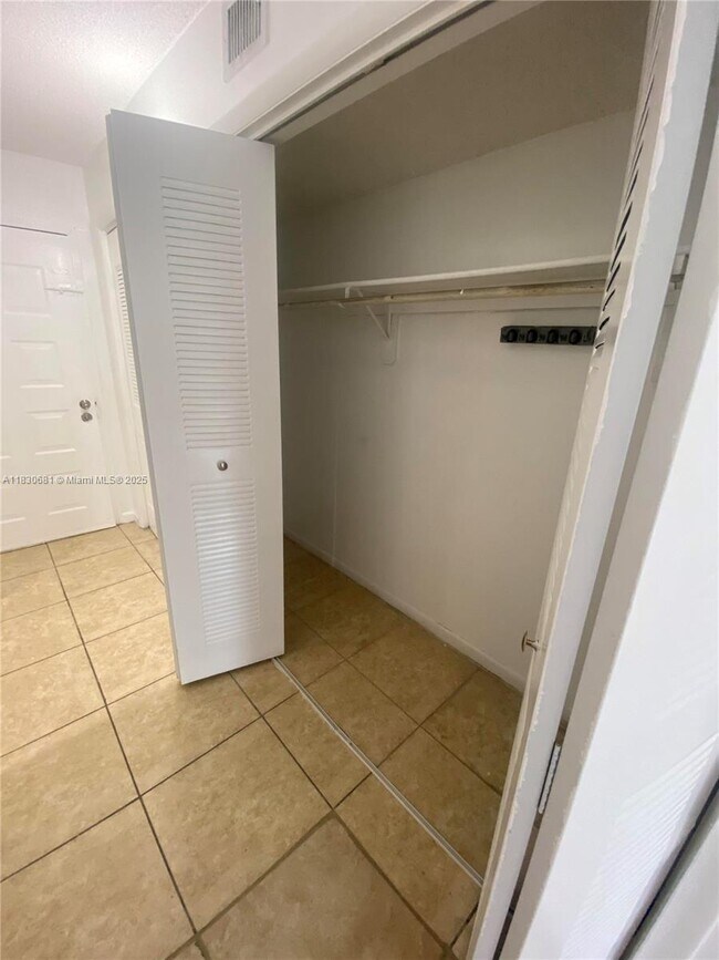 Building Photo - 6930 Miami Gardens Dr