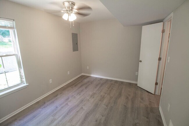 Building Photo - 1413 Greensboro Dr