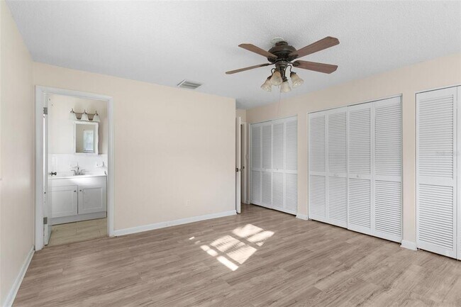 Building Photo - 20639 SW Rainbow Lakes Blvd