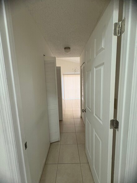 Building Photo - 5625 W 26th Ct