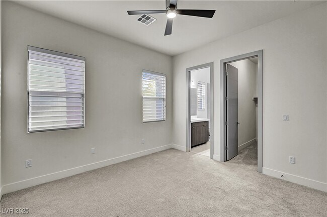 Building Photo - 68 Grey Feather Dr