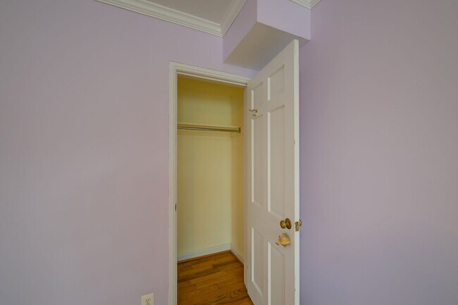 Building Photo - Updated 1BR in Iconic McLean Gardens is the Urban Retreat You've Been Looking For!