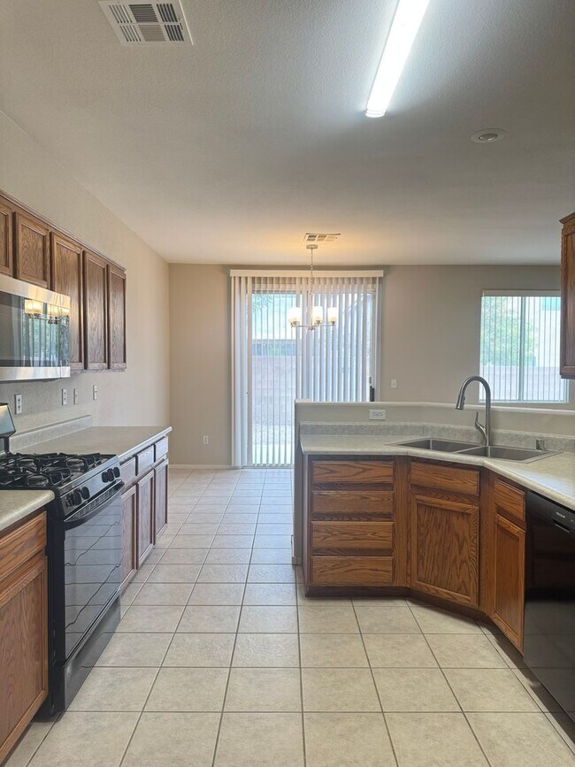 Building Photo - Must see 4 bedroom 2.5 baths home with NEW...