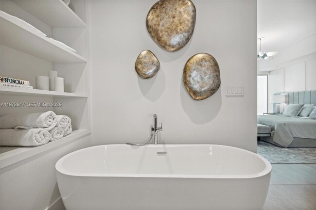 Building Photo - 100 South Pointe Dr