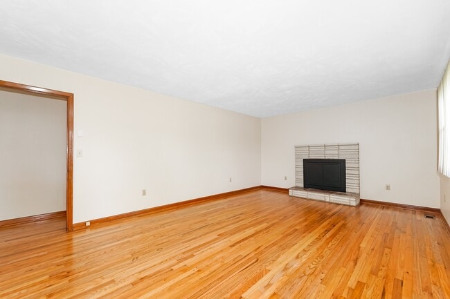 Building Photo - 180 Spurgeon Dr