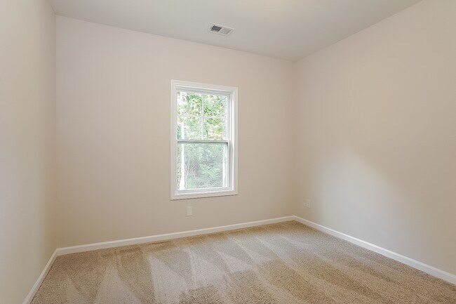 Building Photo - 467 Bainbridge Dr