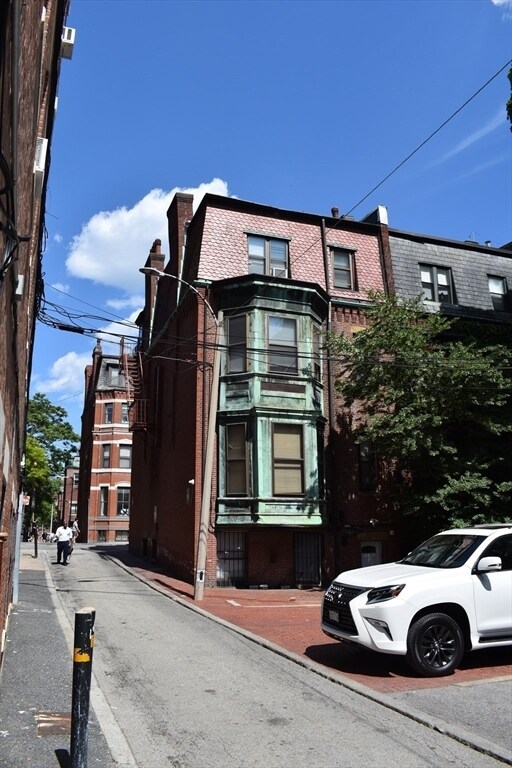Building Photo - 31 Fairfield St