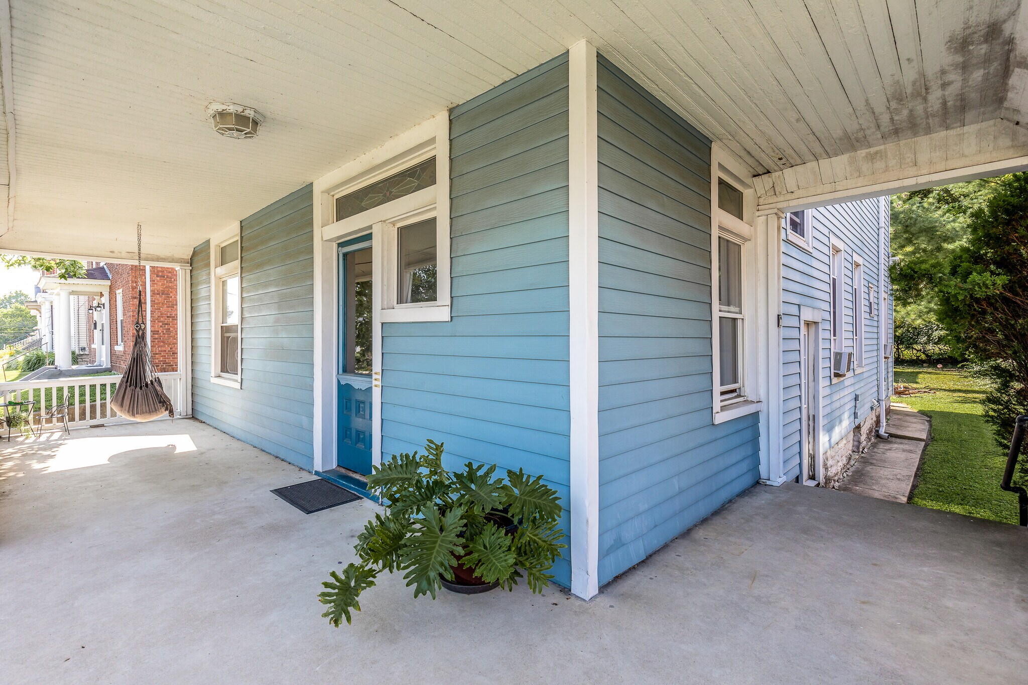Building Photo - 1949 Hudson Ave