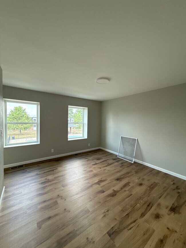 Building Photo - Newly Updated 1 Bedroom, 1 Bathroom Apartment! Close to Pool!