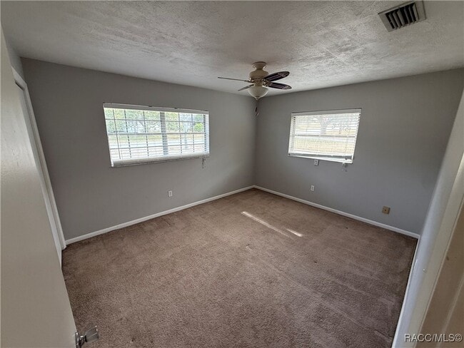 Building Photo - 920 N Lyle Ave