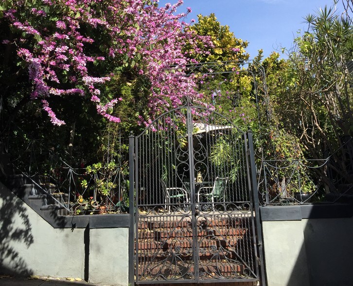 Building Entrance - 2024 Argyle Ave