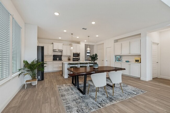 Building Photo - 3508 Sunflower St