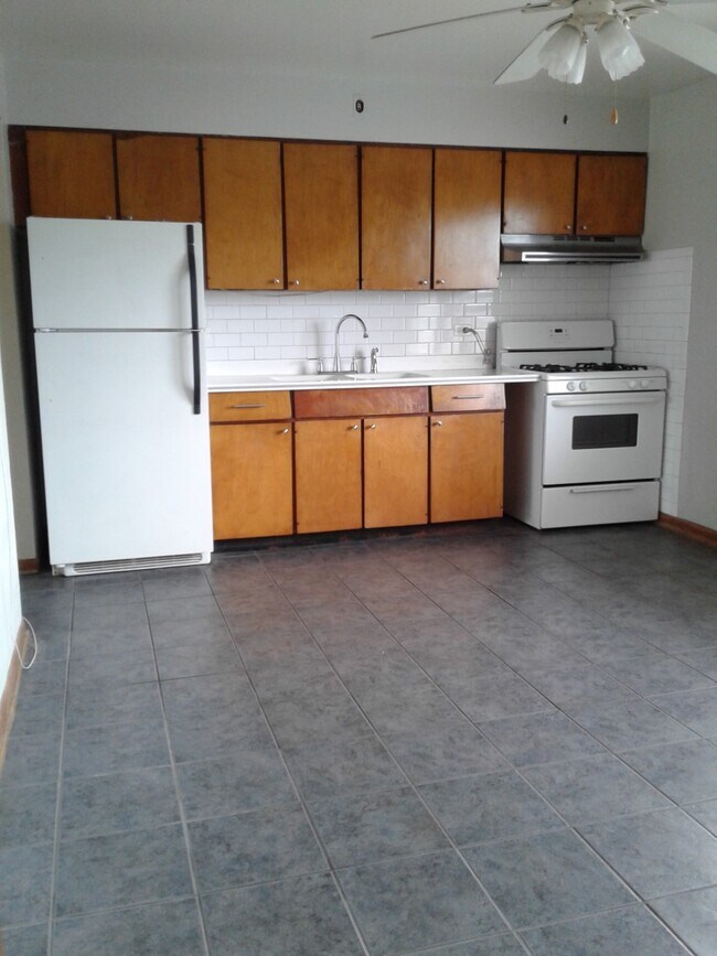 Large Eat-In Kitchen - 1600 N 1st Ave