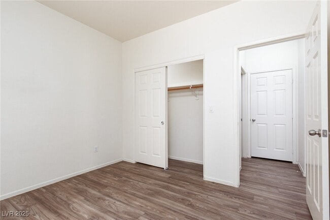 Building Photo - 3636 E Carisbrook Dr