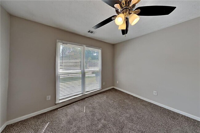 Building Photo - 566 Wine Cluster Ct