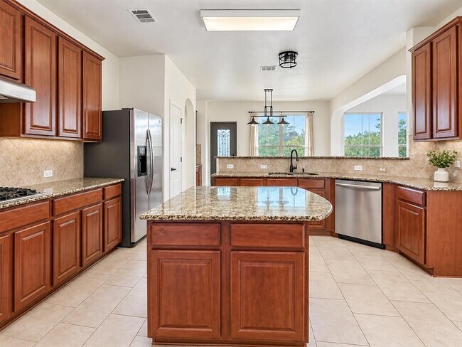 Building Photo - 17002 Brewer Blackbird Dr