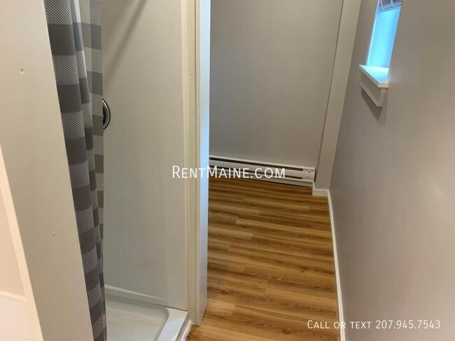 Building Photo - 38 Railroad St