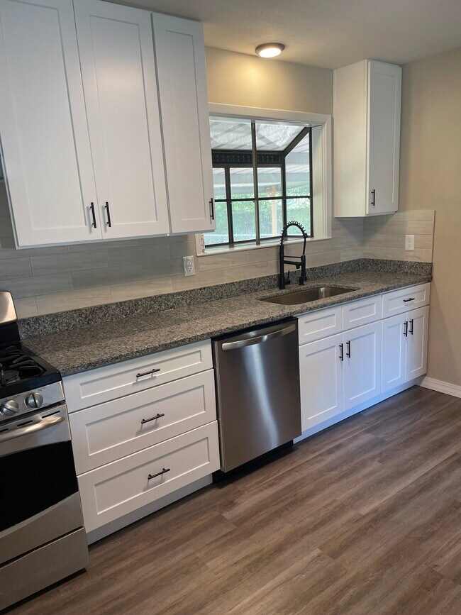 Building Photo - 410 W Lindbergh Blvd