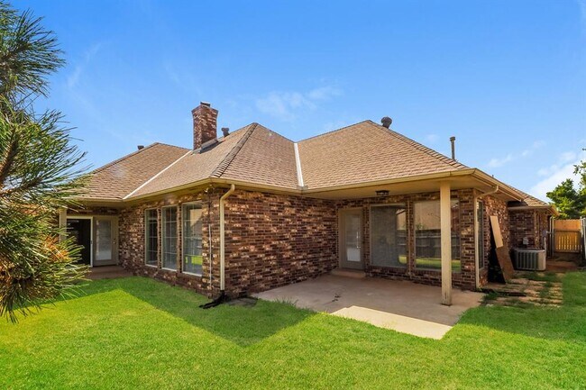 Building Photo - 10404 Regent St