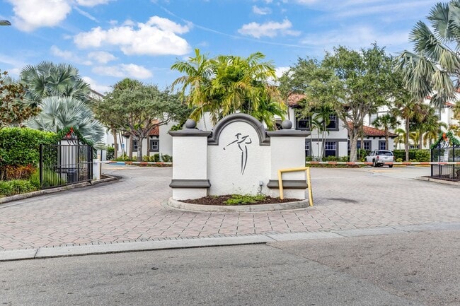 Building Photo - ** FAIRWAY PRESERVE ** 3 BED / 2 BATH CONDO - PET OK! - NORTH NAPLES - ANNUAL RENTAL