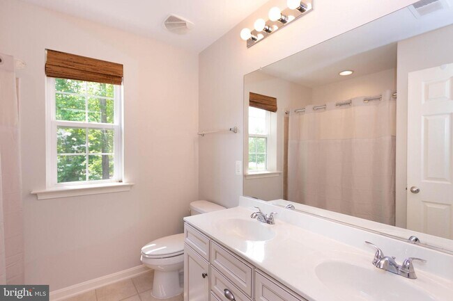 Building Photo - 8061 Side Hill Dr