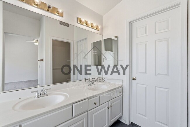 Building Photo - 4622 E Summerhaven Dr