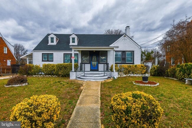 Building Photo - 3802 Cedar Dr