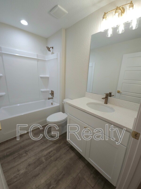 Building Photo - 9547 N Sandree Dr