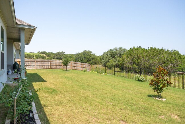 Building Photo - Like New in Texas Hill Country!!!!