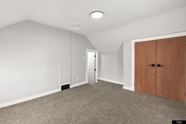 Building Photo - Charming 3-Bedroom Home with Spacious Layout