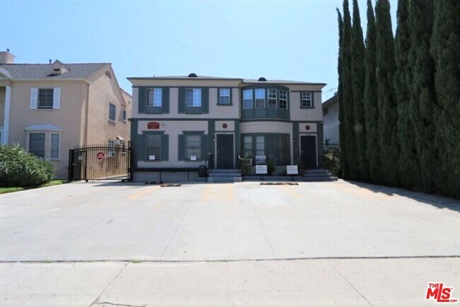 Building Photo - 1022 S Norton Ave