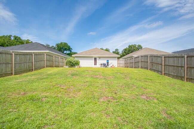 Building Photo - 3BR/2BA New Construction Home in heart of North Pensacola!